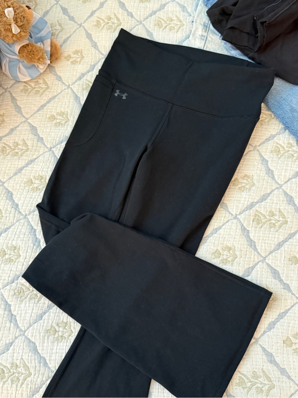 Under Armour Women’s Black High-Rise Leggings with Side Pocket